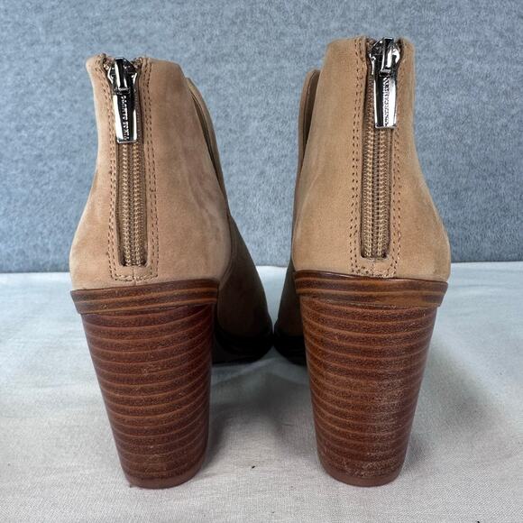 Vince Camuto Women's sz 8.5 Gigietta Bootie Tan/Nude Suede Neutral Block Heel - Picture 6 of 9